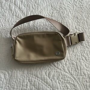 Lululemon Everywhere Belt Bag Mini | Color: Trench | EUC